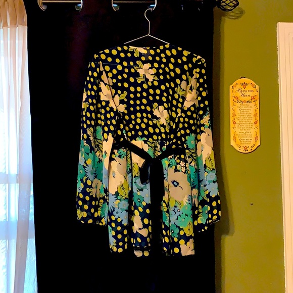 Women’s Blouse - Picture 2 of 2